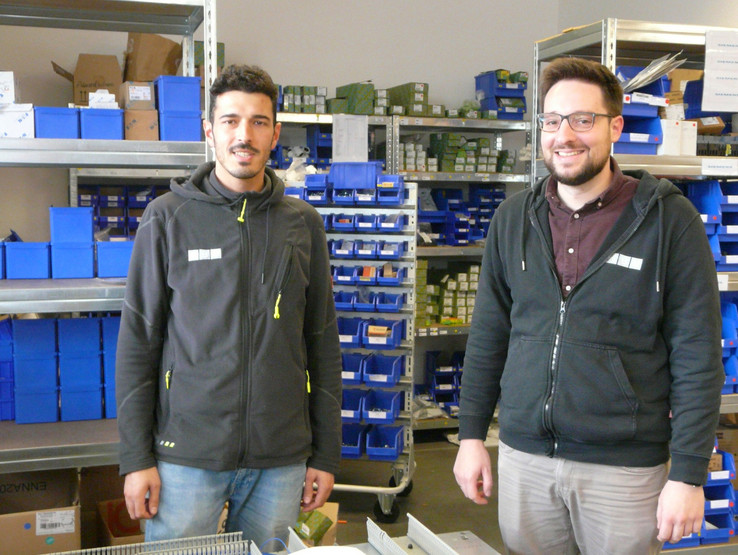 Florian Becker (à direita) e Tim Flinspach implementaram várias novas funções e ferramentas da Plataforma EPLAN.