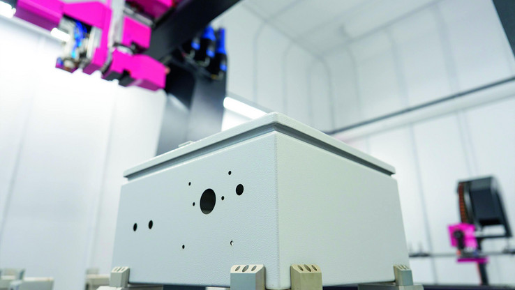 Os painéis são modificados com rapidez e precisão graças à tecnologia laser.