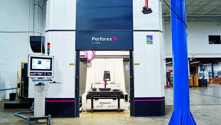 O centro a laser Perforex LC da Rittal – ideal para a modificação mecânica automatizada