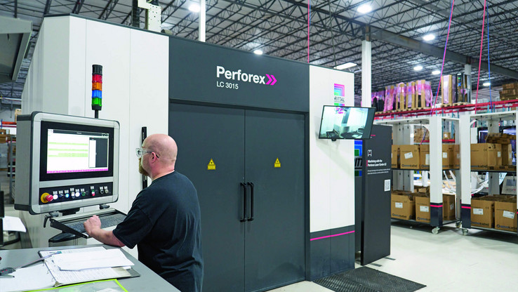 A Perforex LC laser centre é ideal para a modificação mecânica automatizada.